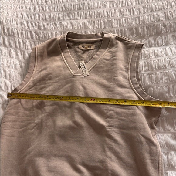 Madewell Sleeveless V-Neck Tan Top - Picture 7 of 12